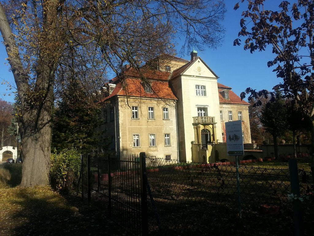 Palac Jastrowiec Villa Exterior photo